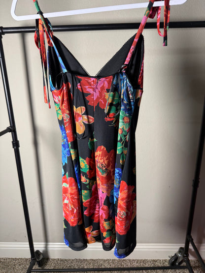 (Size S) LULUS Floral Dress
