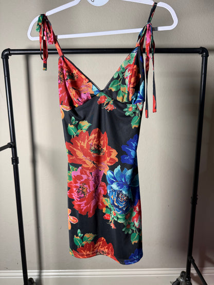 (Size S) LULUS Floral Dress