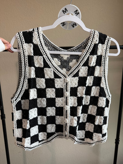 (Size S) Checkered Crocheted Button Vest