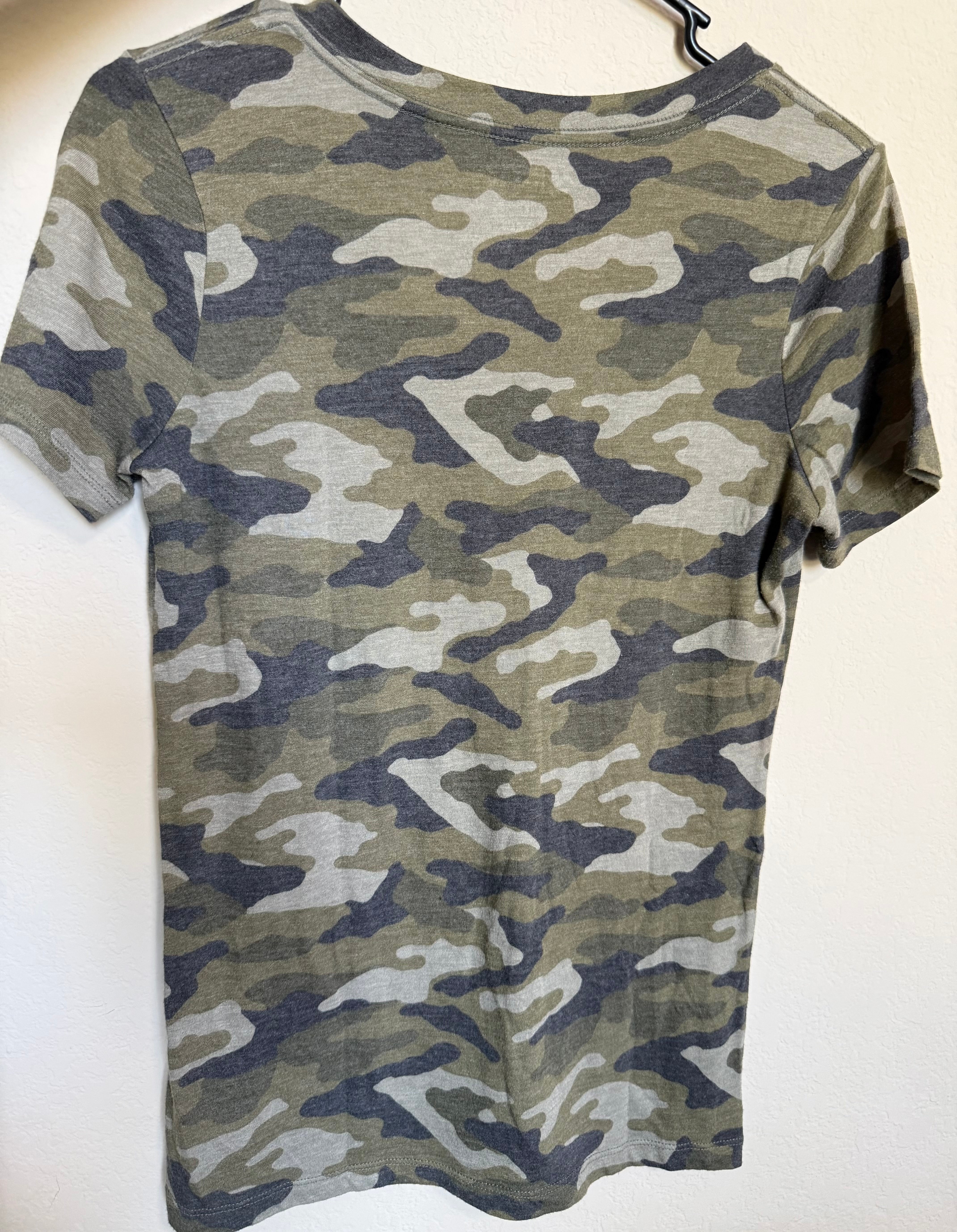 (Size S) Camo V-Neck