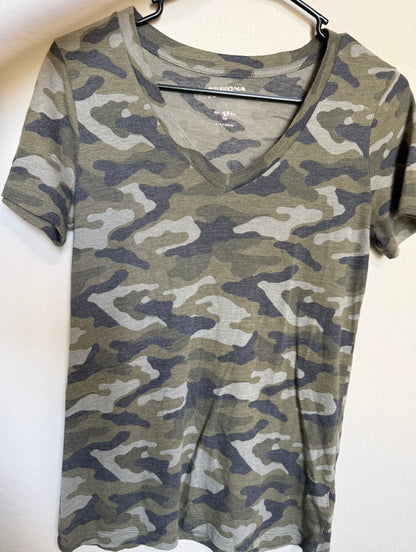 (Size S) Camo V-Neck