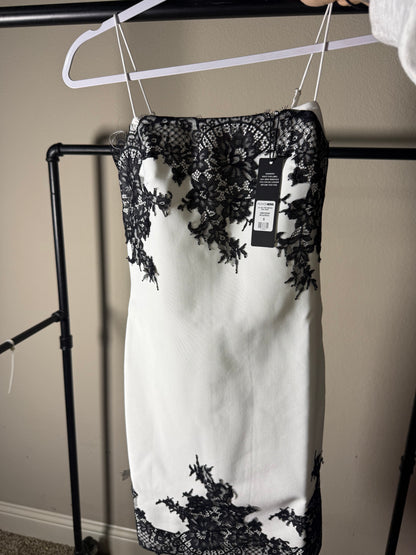 (Size S) Fashion Nova Lace Dress Brand New