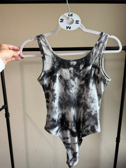 ( Size M) Black & White Marble Bodysuit